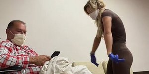 TikToker ανεβάζει βίντεο από το νοσοκομείο με τον άρρωστο πατέρα της