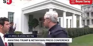 Ο Τούρκος δημοσιογράφος Χουσεΐν Γκιουνάι έξω από τον Λευκό Οίκο
