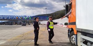 Έλεγχος τροχαίας σε επαγγελματία οδηγό 