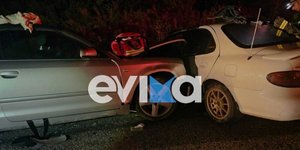 Εύβοια: Σφοδρή σύγκρουση δύο ΙΧ αυτοκινήτων στη Λαμπούσα -Τουλάχιστον τρεις τραυματίες