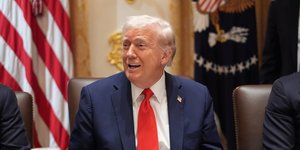 Ο Ντόναλντ Τραμπ χαμογελάει