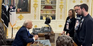 Συνάντηση Ντόναλντ Τραμπ με την οικογένεια του δολοφονημένου Αμερικανοϊσραηλινού ομήρου Ομέρ Νέουτρα στον Λευκό Οίκο