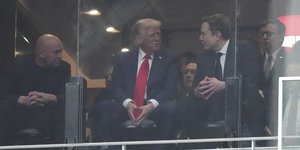 Η συνάντηση Ντόναλντ Τραμπ και Έλον Μασκ στην κηδεία του Τσάρλι Κερκ 