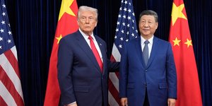 Ντόναλντ Τραμπ και Σι Τζιπινγκ στη Νότια Κορέα