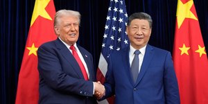 Ντόναλντ Τραμπ και Σι Τζιπινγκ στη Νότια Κορέα