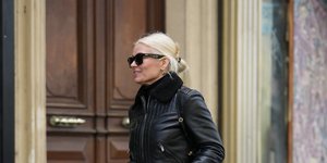 Γυναίκα με τζιν 