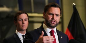  Ο Τζέι Ντι Βανς