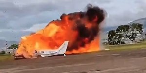 Η στιγμή της συντριβής του μικρού αεροπλάνου σε αεροδρόμιο της Βενεζουέλας