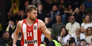 Γιατί ο Ολυμπιακός θα δώσει τους περισσότερους αγώνες του στη 1 το μεσημέρι