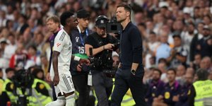 Ο Βινίσιους αποχωρεί εκνευρισμένος χωρίς καν να δώσε το χέρι του στον Αλόνσο