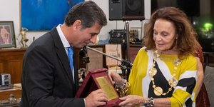 Η Νταϊάν φον Φίρστενμπεργκ επέστρεψε στη γενέτειρα της μητέρα της και τιμήθηκε από το υφ. Μακεδονίας-Θράκης