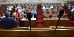 Μικρόφωνο στη Βουλή