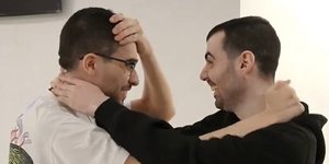 Η στιγμή που οι δύο όμηροι της Χαμάς επανενώνονται