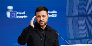 Ο Βολόντιμιρ Ζελένσκι κάνει δηλώσεις από τις Βρυξέλλες