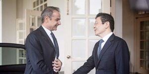 Ο Κυριάκος Μητσοτάκης συναντήθηκε το πρωί με τον προθυπουργό της Σιγκαπούρης, Lawrence Wong