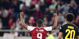 Ο Ελ Καμπί πανηγυρίζει τη νίκη επί του Άρη