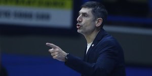 Ο προπονητής του Περιστερίου, Βασίλης Ξανθόπουλος 