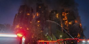 Πυρκαγιά σε κτιριακό συγκρότημα στο Χόνγκ Κονγκ/ Φωτογραφία AP