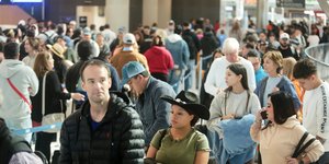 Χιλιάδες επιβάτες ταλαιπωρούνται στα αμερικανικά αεροδρόμια εξαιτίας του shutdown 