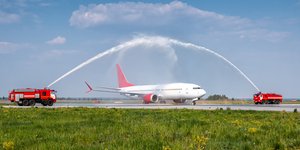 Γιατί τα αεροπλάνα ψεκάζονται με νερό πριν απογειωθούν ή μόλις προσγειωθούν