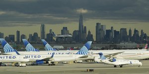 Αεροσκάφη της United Airlines σε αεροδρόμιο της Νέας Υόρκης