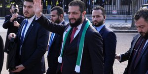 Ο μεταβατικός πρόεδρος της Συρίας, Άχμεντ αλ Σάρα στις ΗΠΑ 