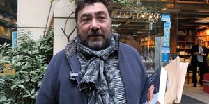 Ο Τρικαλινός που αγόρασε την πρώτη κόπια του βιβλίου του Αλέξη Τσίπρα