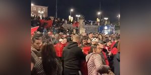 Αλβανοί γιόρτασαν την Ημέρα Ανεξαρτησίας της πατρίδας τους στο Σύνταγμα