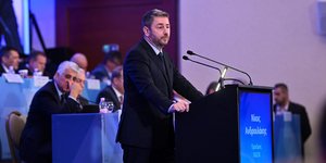 Ο πρόεδρος του ΠΑΣΟΚ Νίκος Ανδρουλάκης στο συνέδριο της ΚΕΔΕ