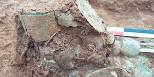 ταφή αρχόντισσας με το ανεστραμμένο διάδημα