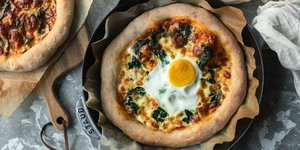 Ανοιχτή σπανακόπιτα με αυγό μάτι / Φωτογραφία: Unsplash