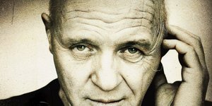 Στην αυτοβιογραφία του «We Did OK, Kid», ο Ουαλός ηθοποιός κοιτά πίσω του χωρίς νοσταλγία, σχεδόν με επιστημονική περιέργεια / FACEBOOK