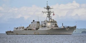 Αμερικανικό αντιτορπιλικό πλέει κοντά στη Βενεζουέλα, στο Τρινιντάντκ και Τομπάγκο