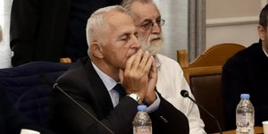 O ναύαρχος Ευάγγελος Αποστολάκης με τον ηθοποιό Μιχάλη Αεράκη