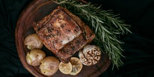 Αρνί με πατάτες / Φωτογραφία: Unsplash