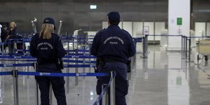 Αστυνομικοί στο αεροδρόμιο «Ελ. Βενιζέλος» 