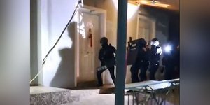 Έφοδος αστυνομικών σε σπίτι Ρομά