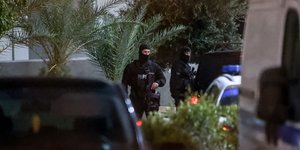 Στην Αστυνομική Διεύθυνση Ηρακλείου μεταφέρθηκαν τα τρία αδέλφια