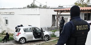 Αστυνομικοί σε καταυλισμό