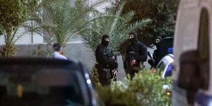 Αστυνομικοί στο αστυνομικό μέγαρο Ηρακλείου