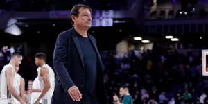 Ο Εργκίν Αταμάν στο ματς με τη Ρεάλ Μαδρίτης