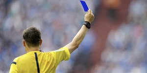 Το ποδόσφαιρο όπως το ξέραμε τελειώνει -Από τον «Νόμο Βενγκέρ» μέχρι τις μπλε και τις χρυσές κάρτες