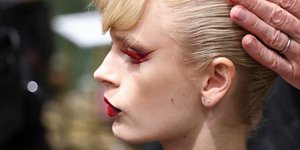 Το λάθος που κάνουν σχεδόν όλες οι γυναίκες πριν τη βαφή μαλλιών