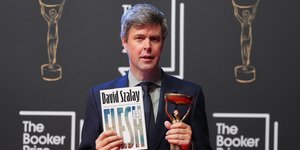 Ο Βρετανός-Ούγγρος συγγραφέας Ντέιβιντ Σάλαϊ κερδίζει το βραβείο Booker 2025