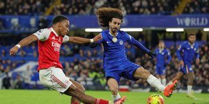 H Τσέλσι των δέκα παικτών έμεινε ζωντανή και έφερε ισοπαλία 1-1 με την Άρσεναλ