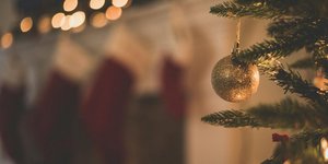 Η πιο chic τάση στη χριστουγεννιάτικη διακόσμηση για το 2025 δεν είναι ούτε κόκκινο ούτε χρυσό