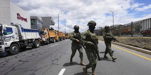 Έξι ανήλικοι σκοτώθηκαν στην Κολομβία σε αεροπορικές επιδρομές ενόπλων δυνάμεων εναντίον των ανταρτών