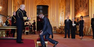 Ο βασιλιάς Κάρολος έχρισε ιππότη τον Ντέιβιντ Μπέκαμ