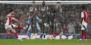 Η τρομερή εκτέλεση φάουλ του Ντέκλαν Ράις στο Άρσεναλ-Ρεάλ Μαδρίτης