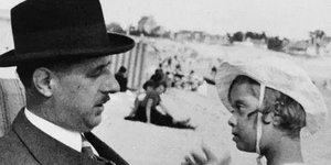 Ο Ντε Γκωλ με την κόρη του Αν